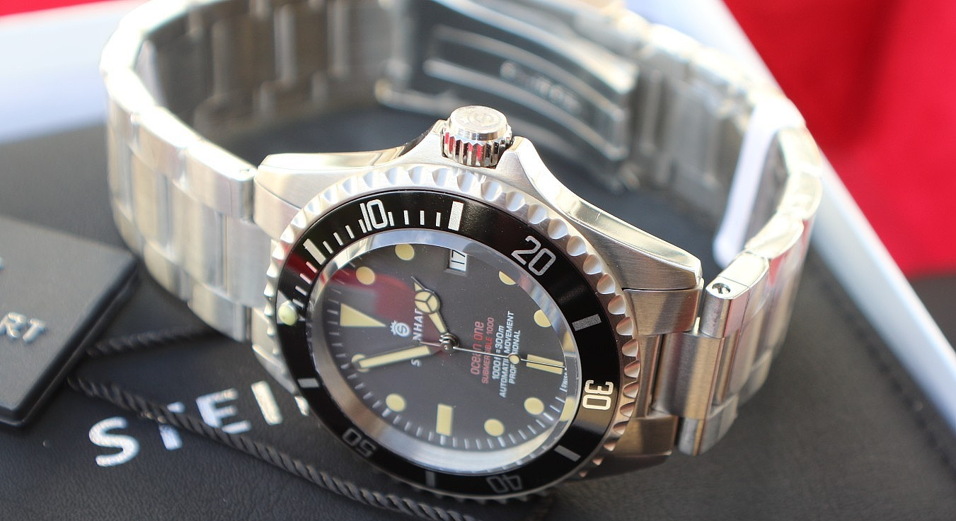 Steinhart Ocean One Premium 42mm. Boxes, Papers, Tags , A1 Condition.NOS