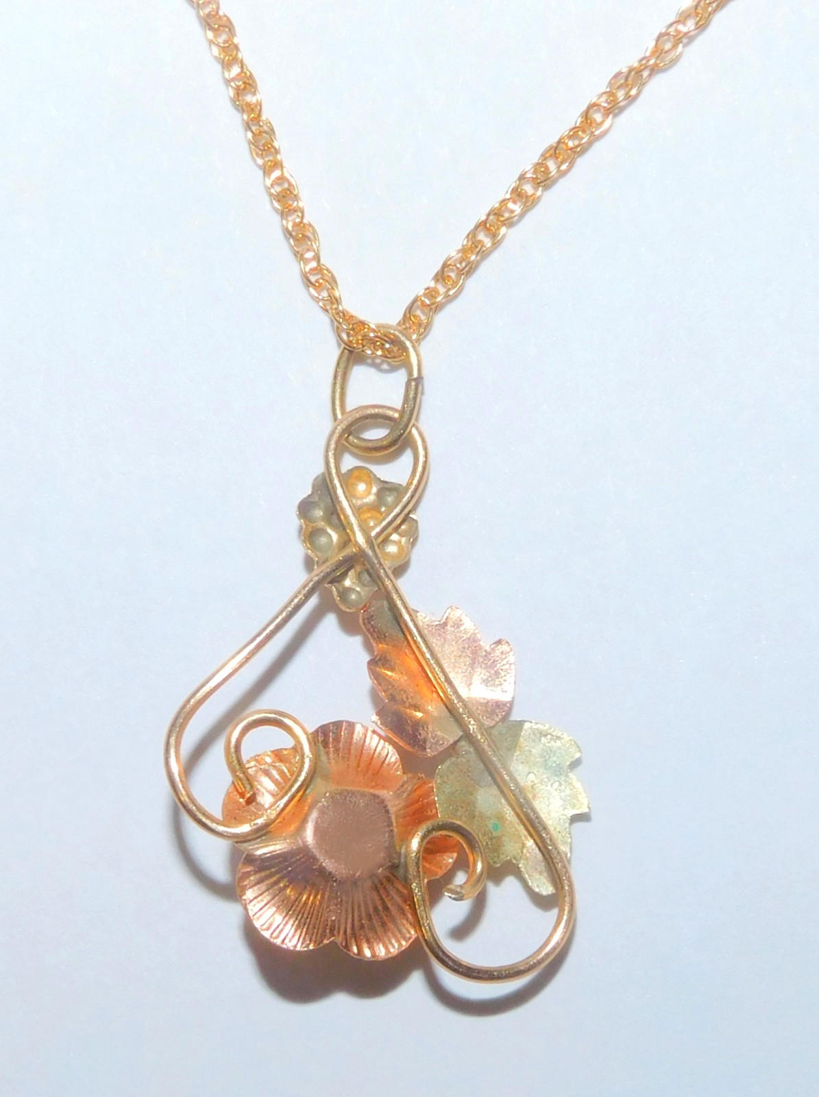 Black Hills Gold 10k Rose Pearl Leaves Pendant Necklace