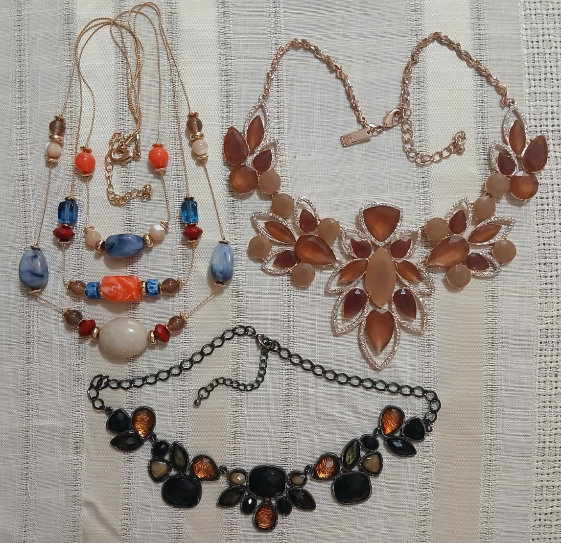 BEAUTIFUL CHARTER CLUB Purple & Blue LAYERED Gold Tone NECKLACE & EARRINGS SET