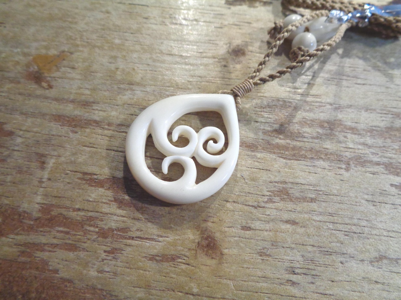 31.5MM CARVED WATER BUFFALO BONE MAORI KORU ETERNAL FRIENDSHIP PENDANT NECKLACE