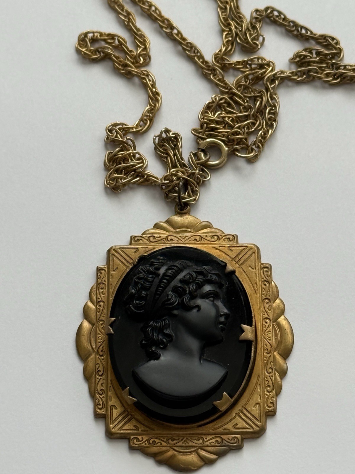Vintage Unsigned Art Deco Black Molded Cameo Lady in Gold-Tone