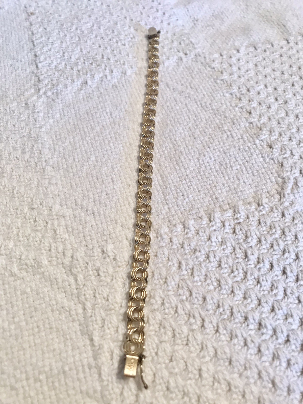 Vintage 7.5”Krementz Gold-Tone Curb 3 Link Bracelet Weighs 7.1 Grams.
