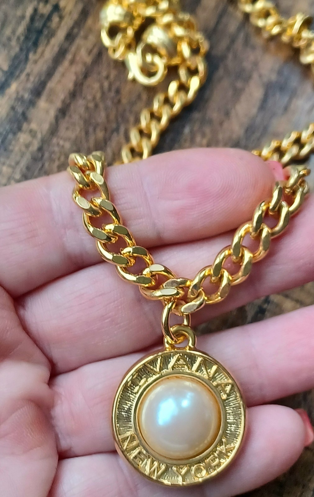Vtg Ivana Trump Faux Pearl Pendant Cuban Link Goldplated Necklace
