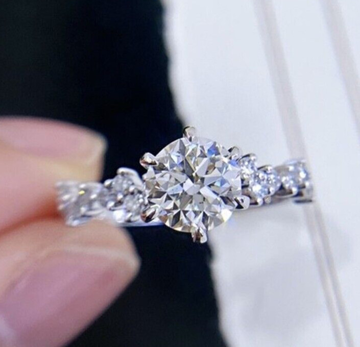 Exclusive Ring 2 CT Simulated Diamond Ring Christmas jewelry Silver Plated