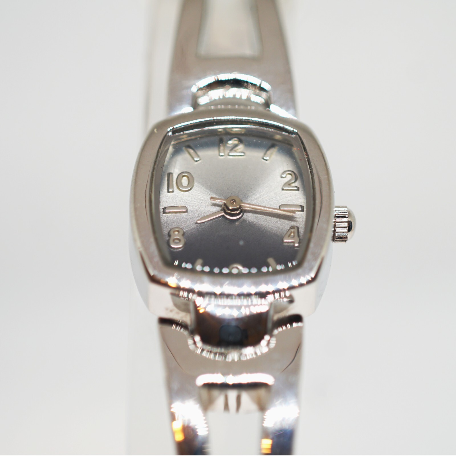 L77, Ladies Silver Tone Dress Watch, Silver Face, 7.5″ Link Bracelet, NEW Batter