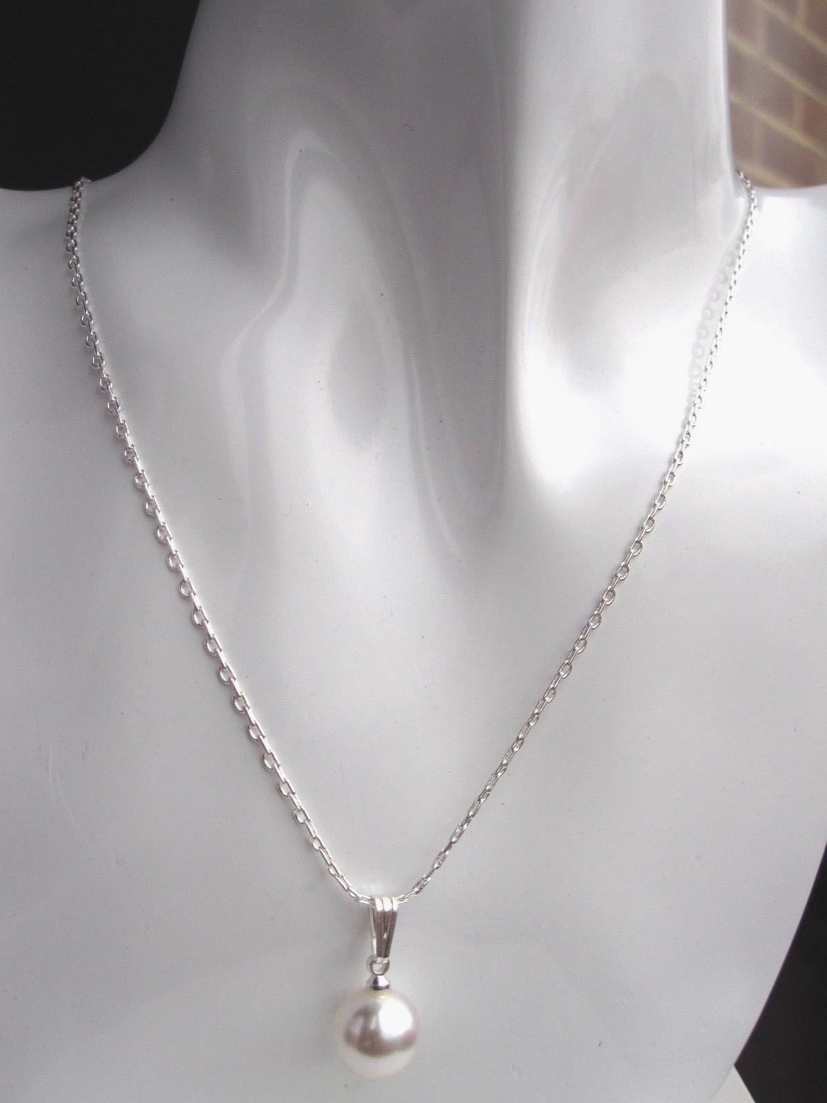 sa9. Silver Plated Necklace Made With a Swarovski White Pearl Pendant