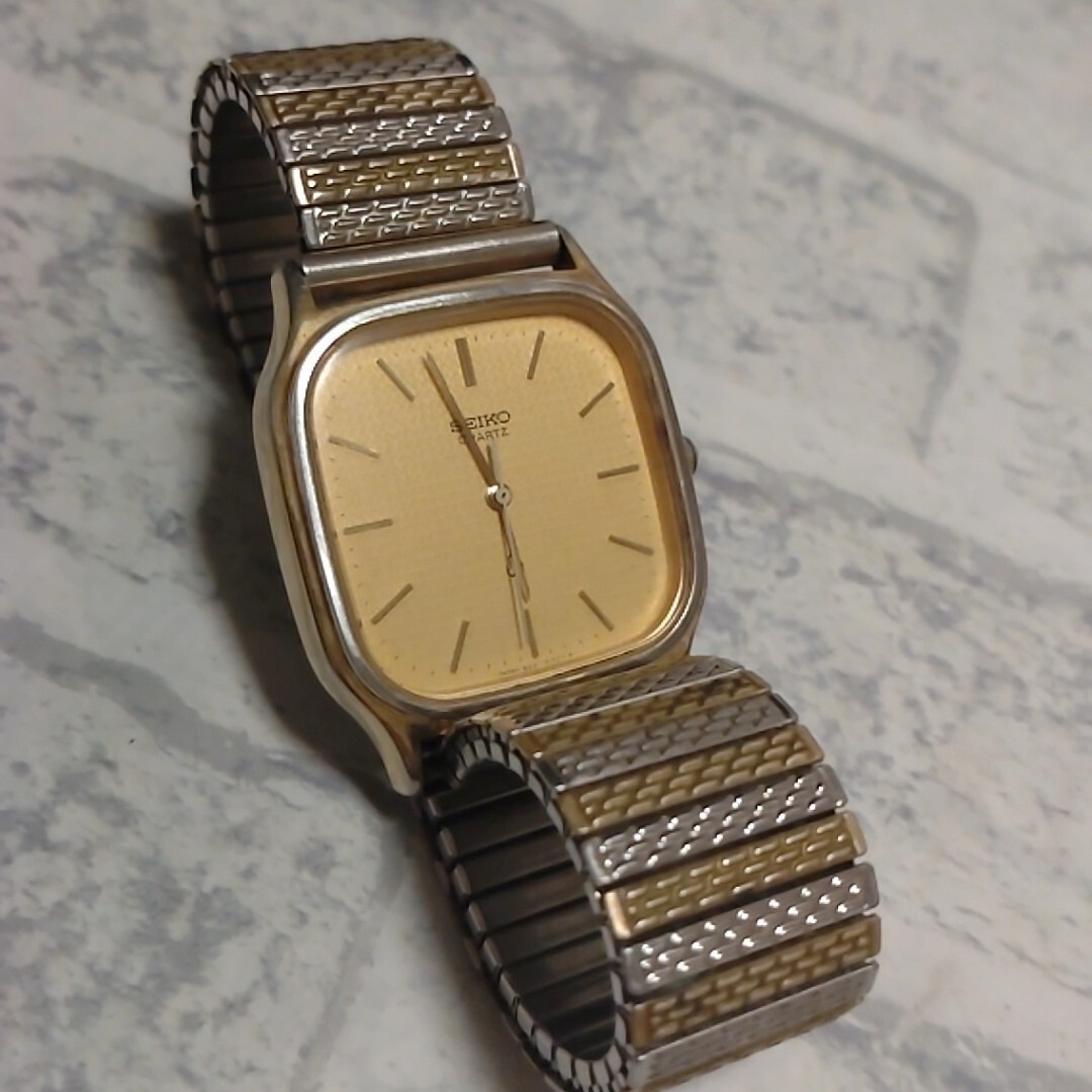 Working SEIKO QUARTZ Chariot Men’s Watch Gold Silver Combination Color Vintage