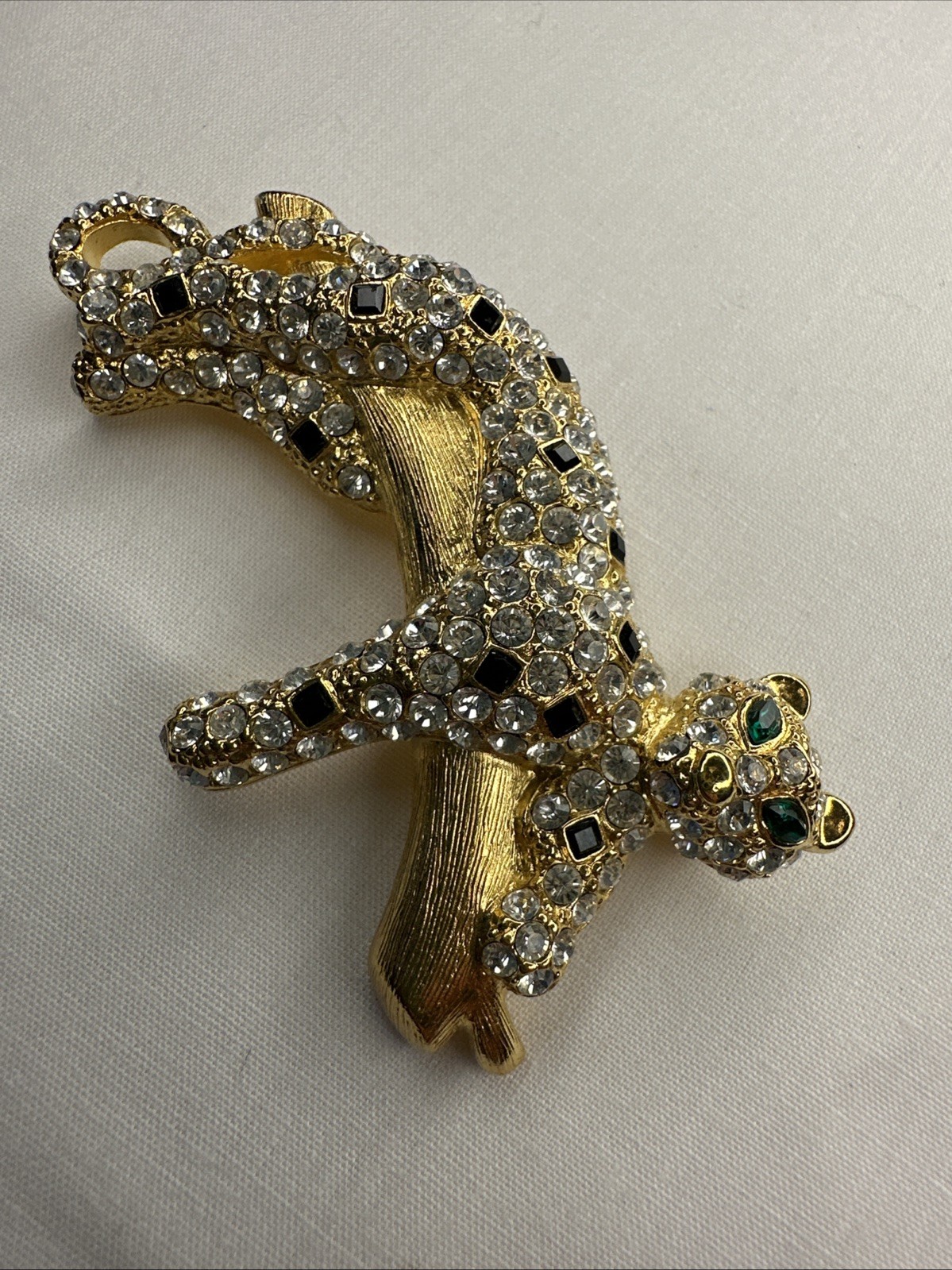Vintage Rhinestone Leopard Big Cat Green Eyes Gold Tone Grannycore Brooch Pin