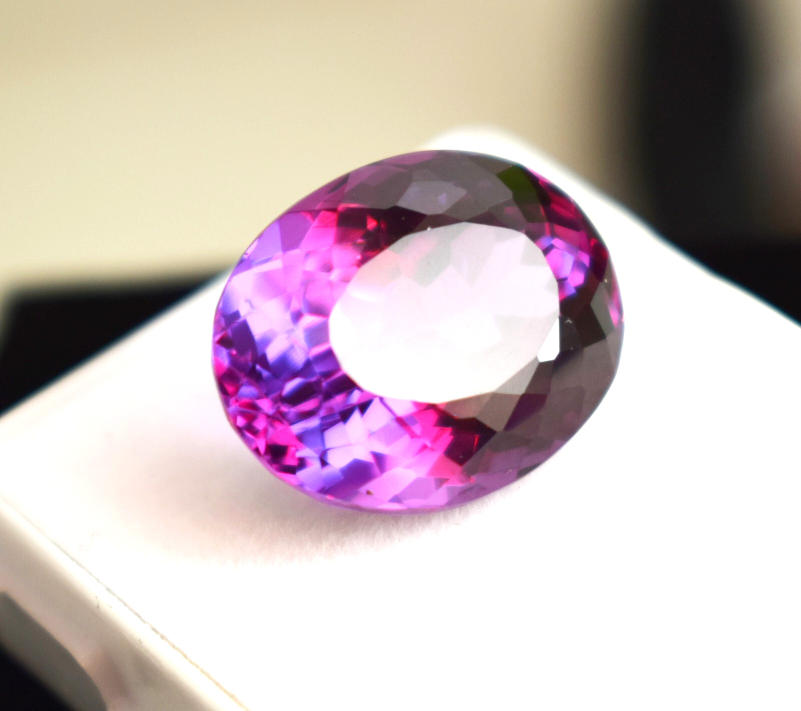 Natural Oval Cut 20.00 Ct Flawless Russian Color Changing Alexandrite Gemstone