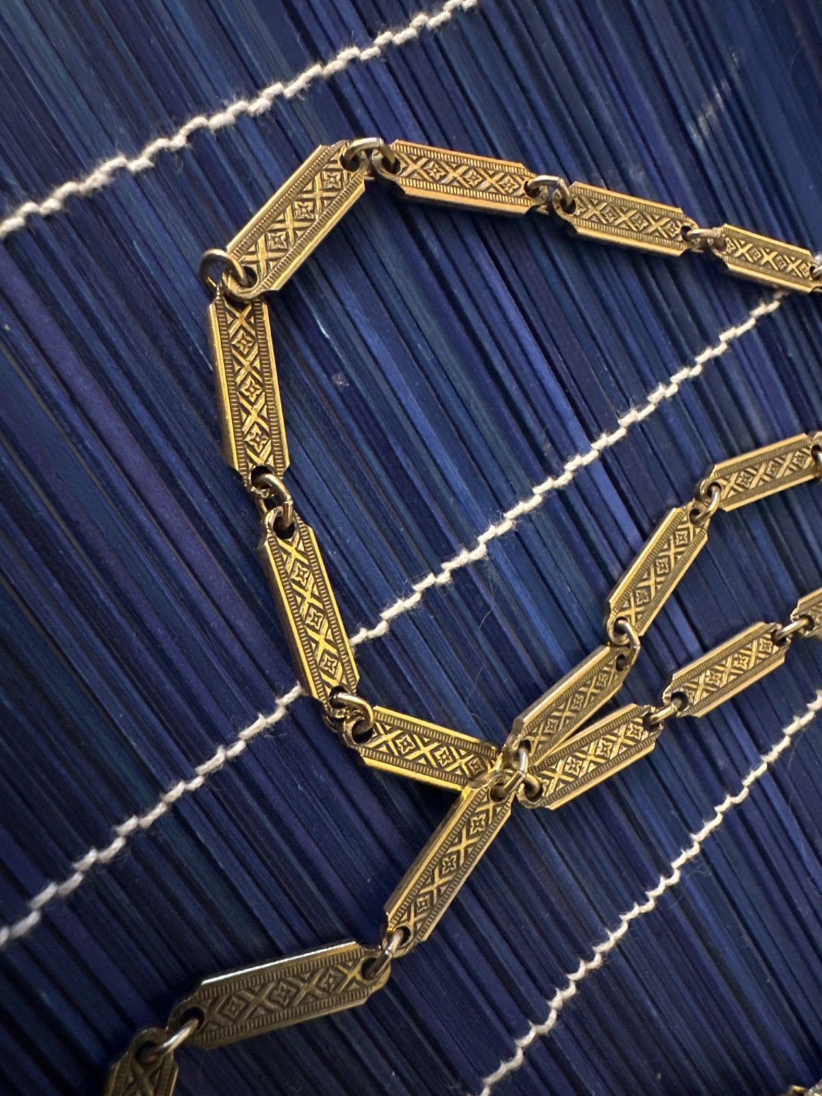 Vtg. Gold Tone Etched “X” Pattern Bar Link Chain Necklace 44″- No Markings