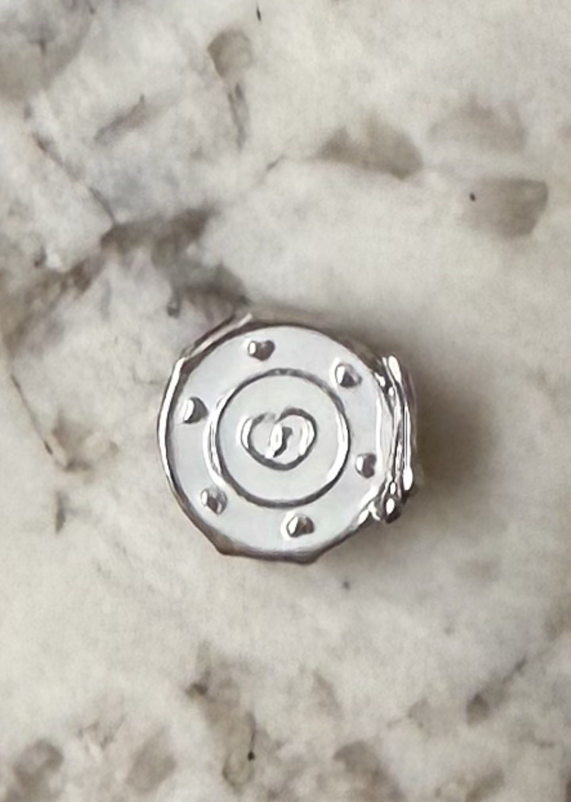 V753 S925 STERLING SILVER BAND INSTRUMENT RED/WHITE DRUM BEAD CHARM
