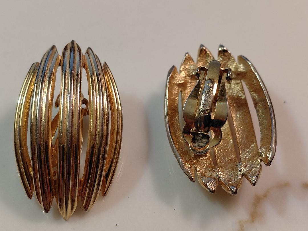 Vintage 1970’s GIVENCHY Paris – New york earrings