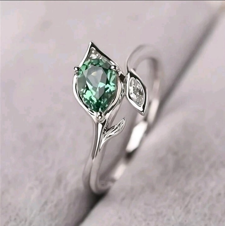 Silver-Plated Zinc Leaf Design Ring Size 6 With Green Pear-Shaped CZ