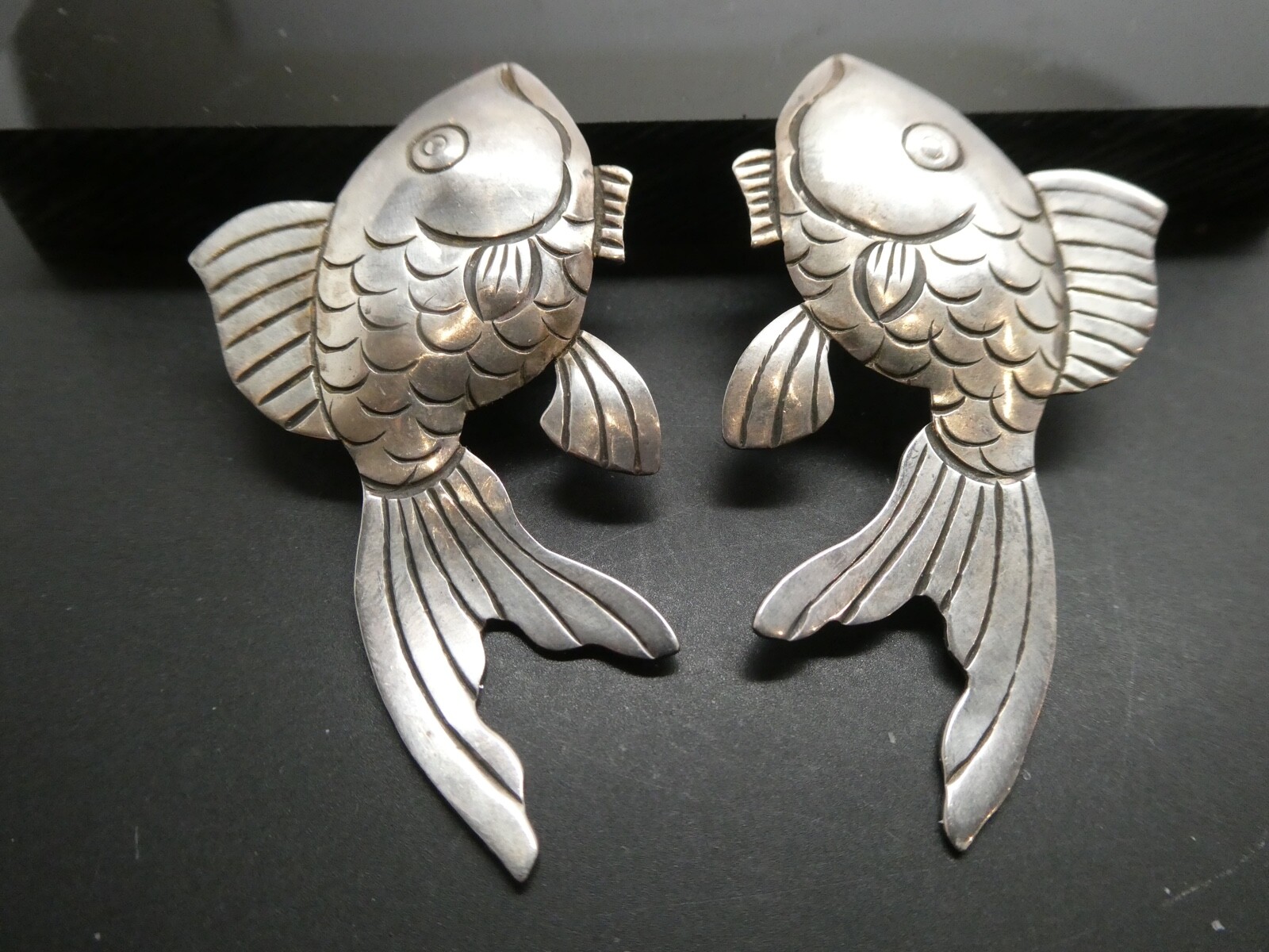 ROBERT M PLACE Tarot Arthur Vintage Sterling Silver 925 Koi Fish Post Earrings