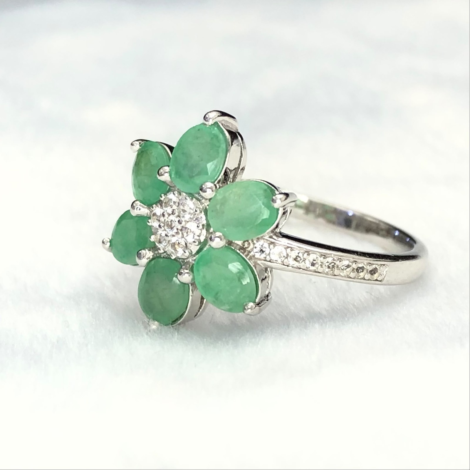 Natural Emerald Gemstone 925 Sterling Silver Ring Oval Top Rich Green 8