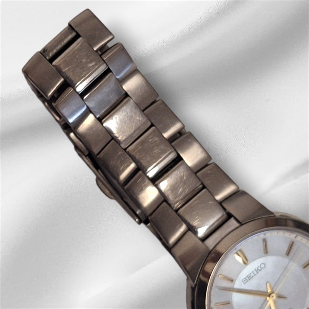 Working SEIKO solar titanium white shell dial men’s wristwatch