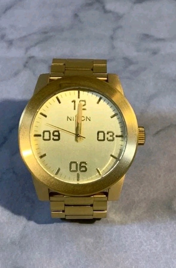 Nixon The Corporal Quartz Analog Gold Tone Metal Bracelet Wristwatch 12-Hour 141