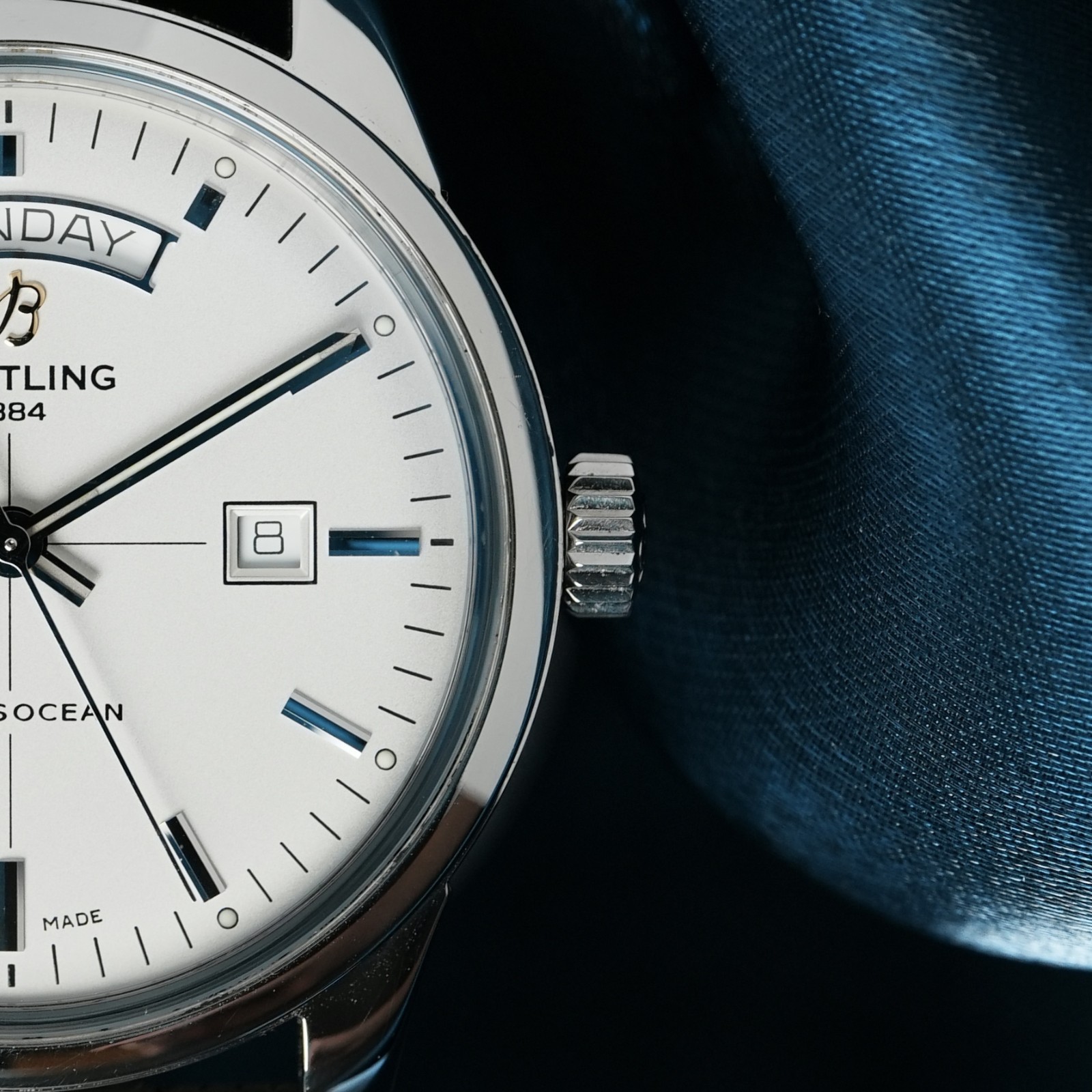 Breitling Transocean Automatic Chronometer Day-Date Silver Dial 43mm Box