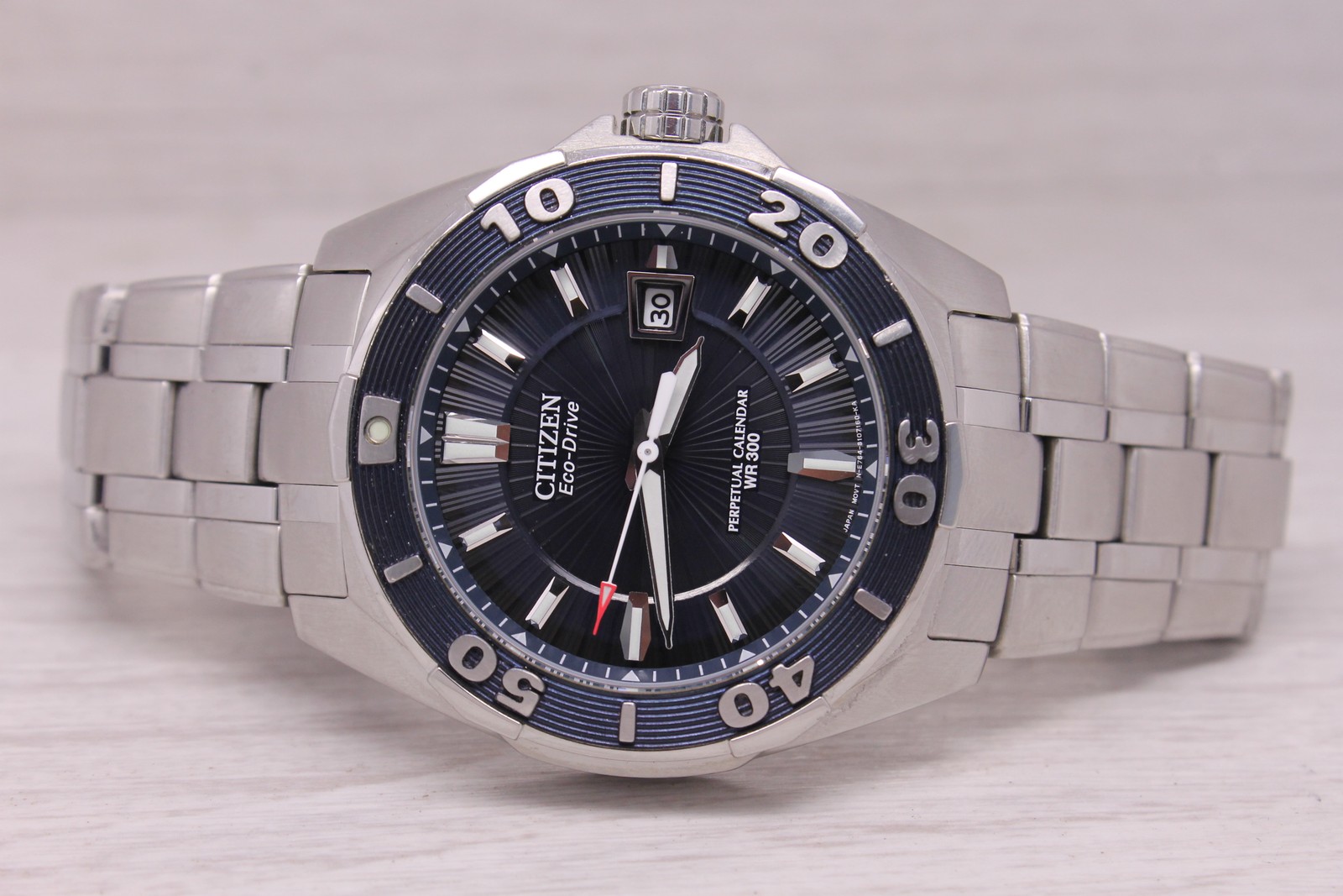 Citizen Signature Courageous Mens Watch 43mm Steel Date E764 Eco-Drive w/ Papers