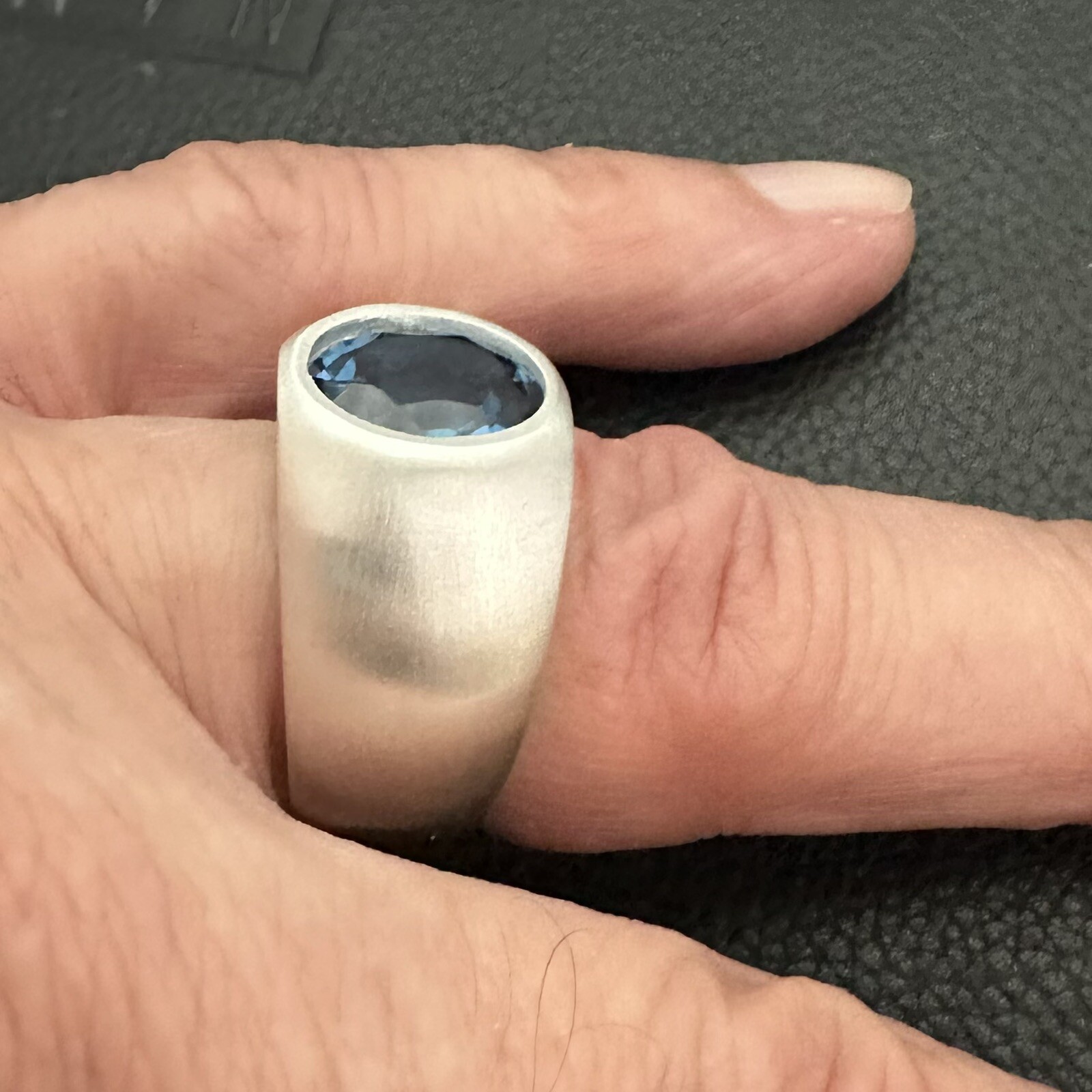 MJG STERLING SILVER RING. HEAVY. 12 x 10mm OVAL LAB LONDON BLUE TOPAZ. SZ 9.5