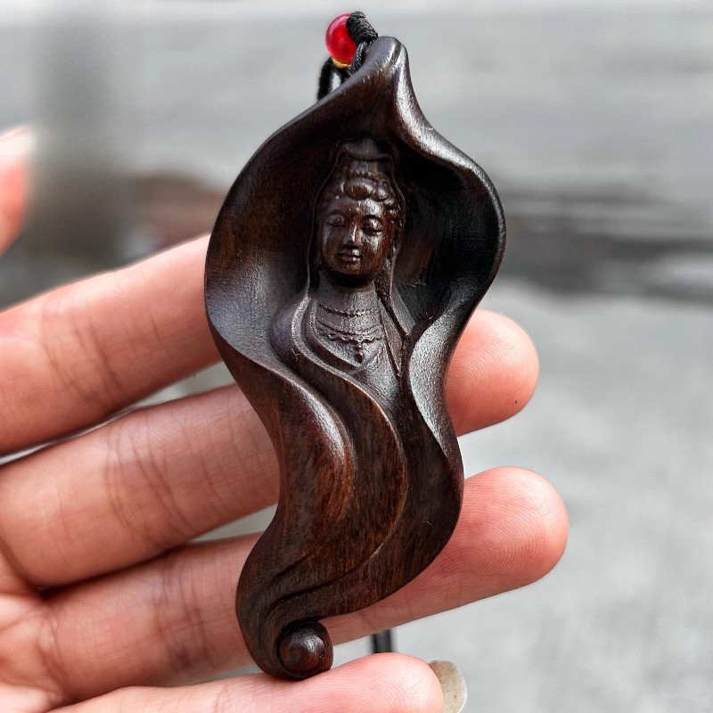 6.6cm Agarwood Guanyin Wood Carving Pendant Antique Curios Handicraft Necklace
