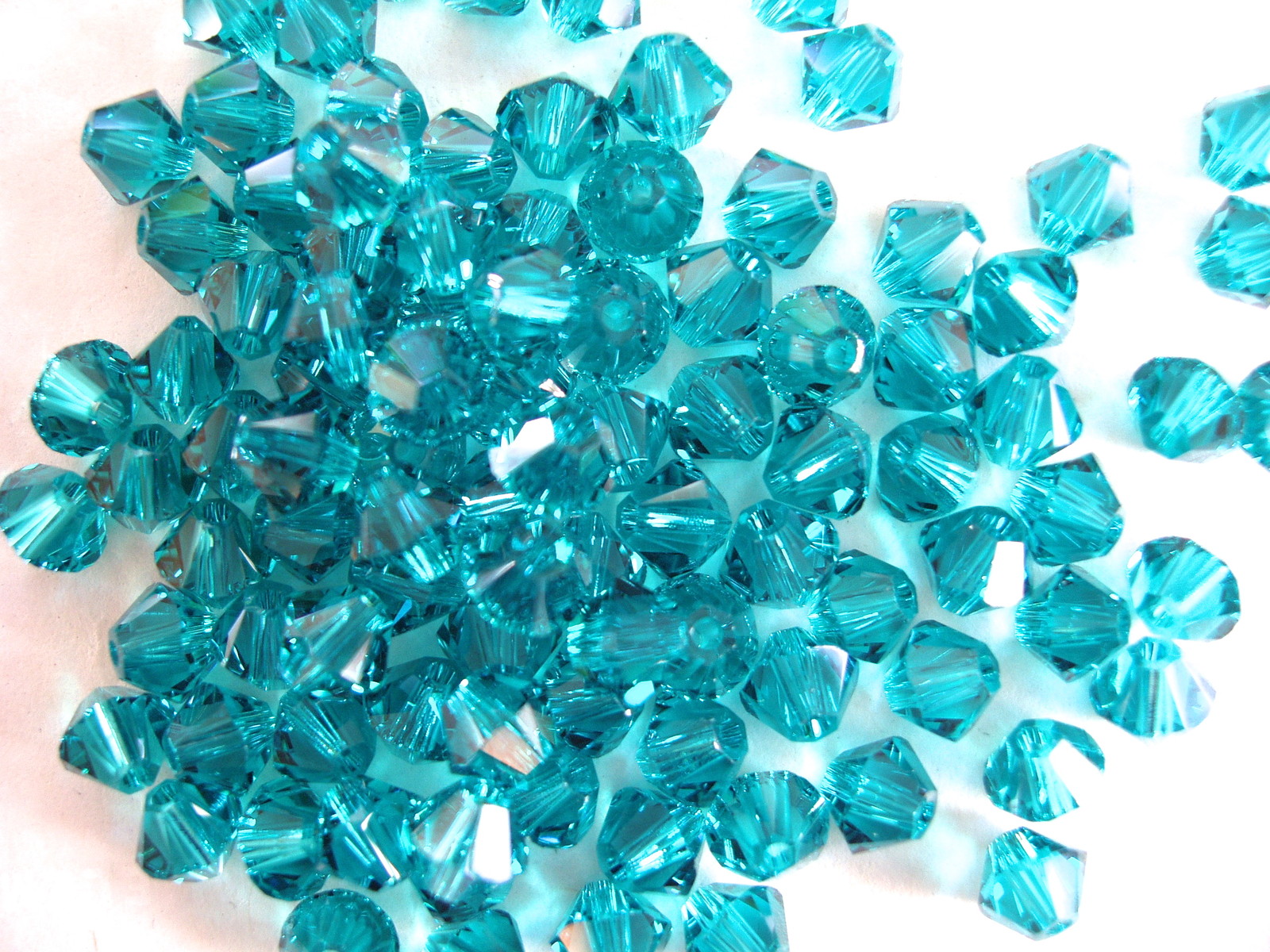 100 pc SWAROVSKI CRYSTAL BLUE ZIRCON 4mm Loose BEADS 5328 Bicones, December