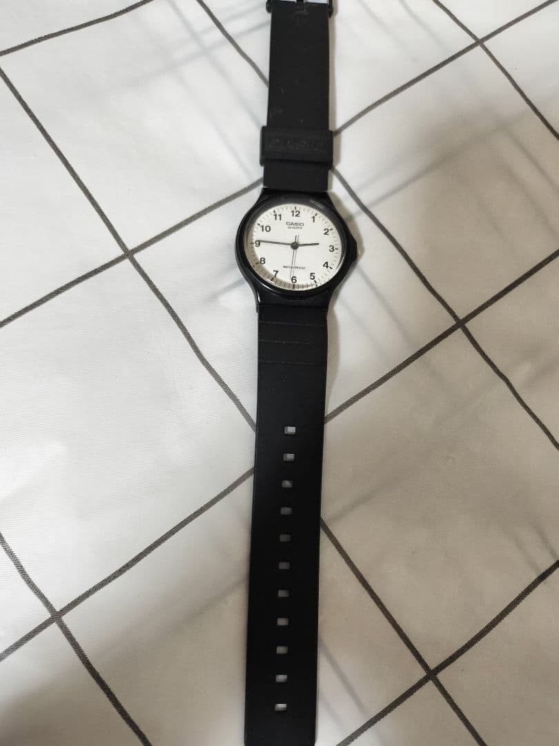 Excellent condition, fully functional CASIO MQ-24 analog black wristwatch.