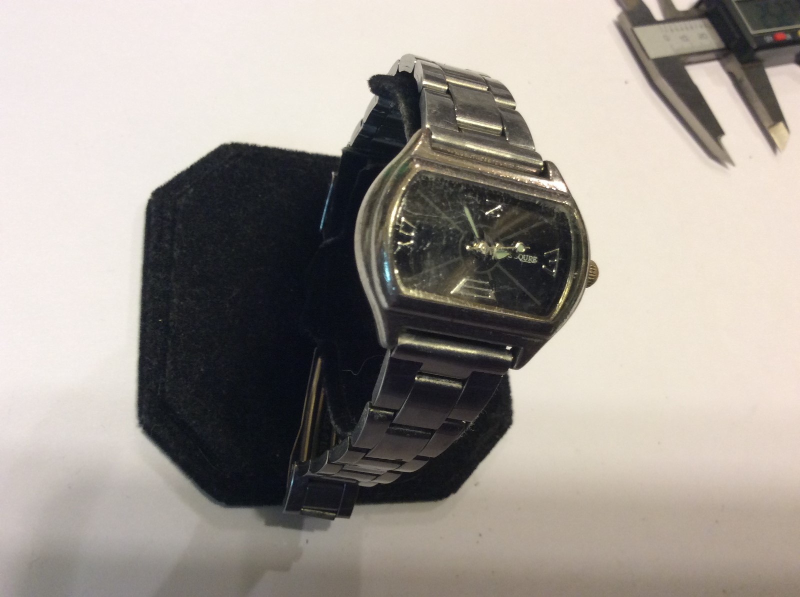 Collectible S 2 Squre womens watch,runs good has wear/age,bold silver tone L497