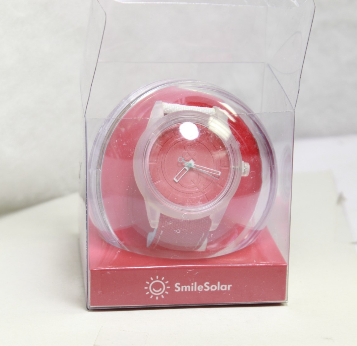 Q &Q JAPAN Waterproof Unisex Kids Analog Quartz Watch/ RED WHITE BLUE