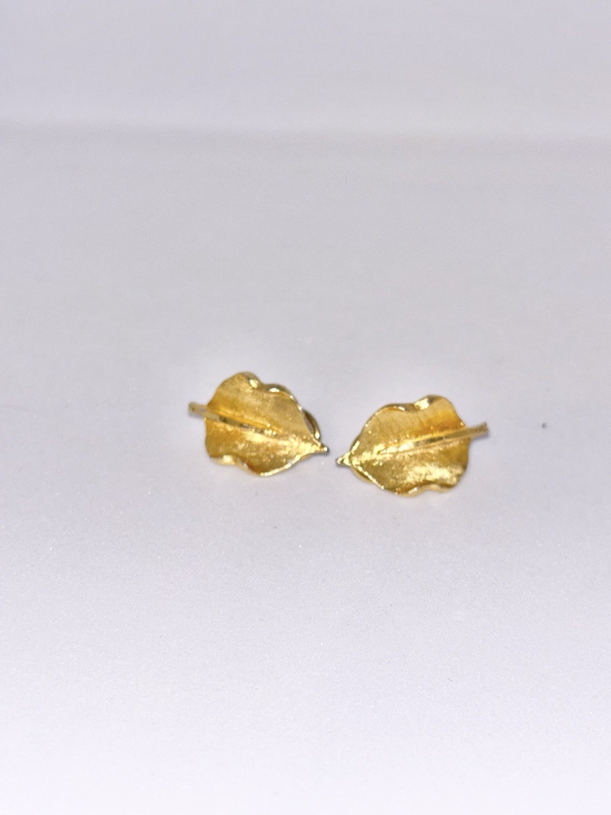 Vintage Clip-On Earrings, Costume Jewelry From the 1940s-1970s Lot Of 5 Pairs
