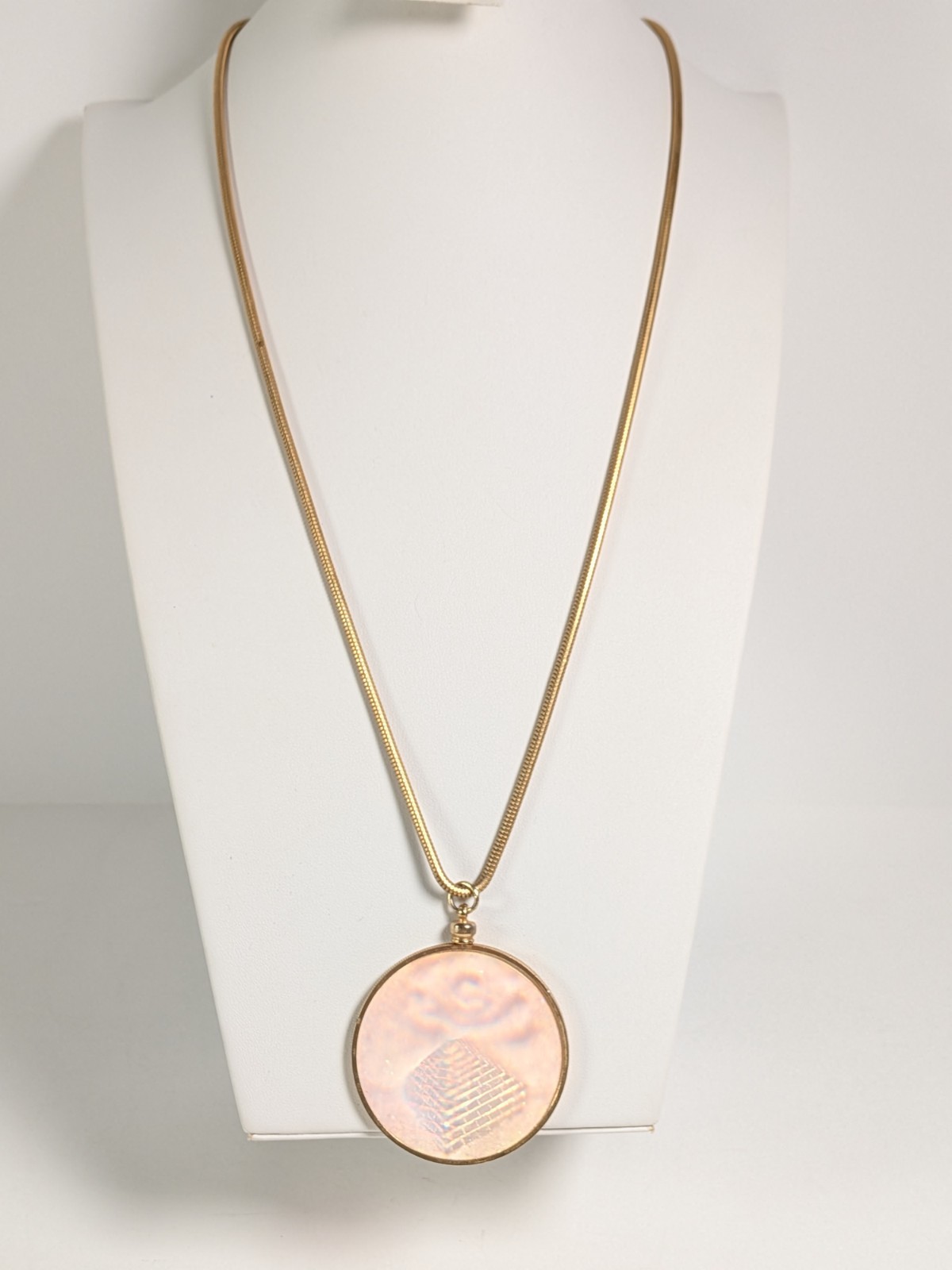 Vintage Dichromate Reflection Pyramid Hologram 3D Glass Pendant Necklace 22″
