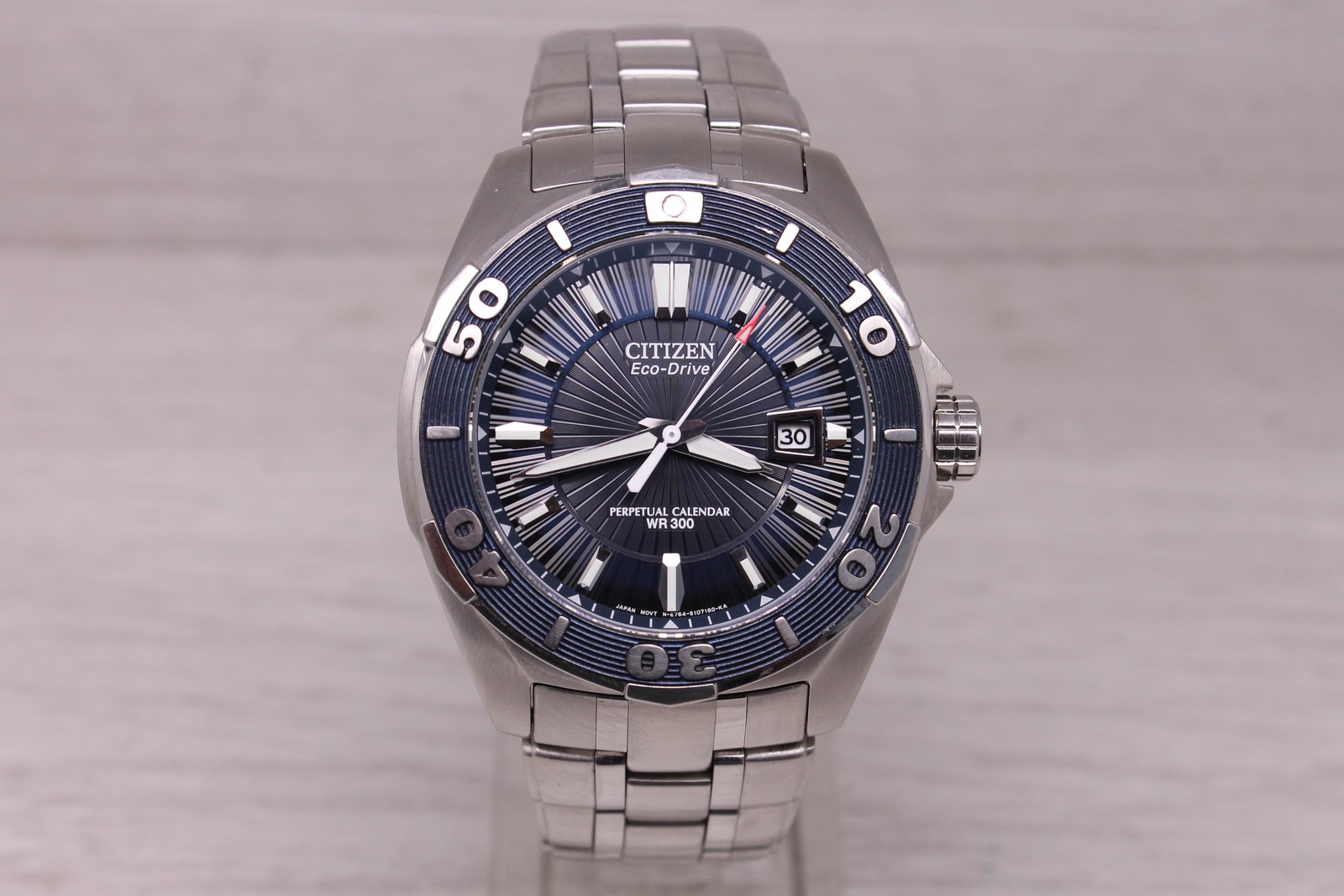 Citizen Signature Courageous Mens Watch 43mm Steel Date E764 Eco-Drive w/ Papers
