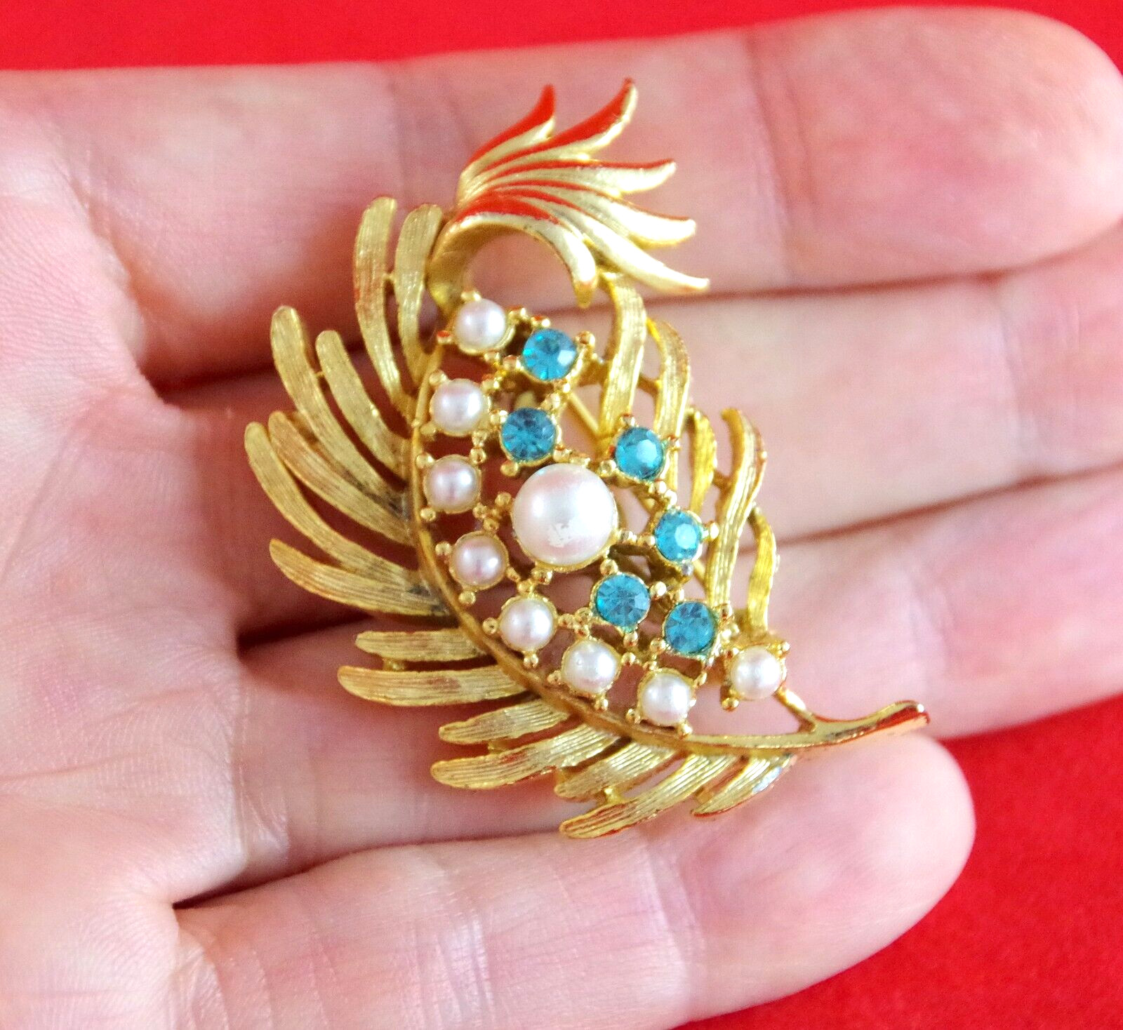 Pretty! VTG 1960’s GERRY’S RHINESTONE & PEARL GOLD FEATHER PLUME LEAF BROOCH PIN