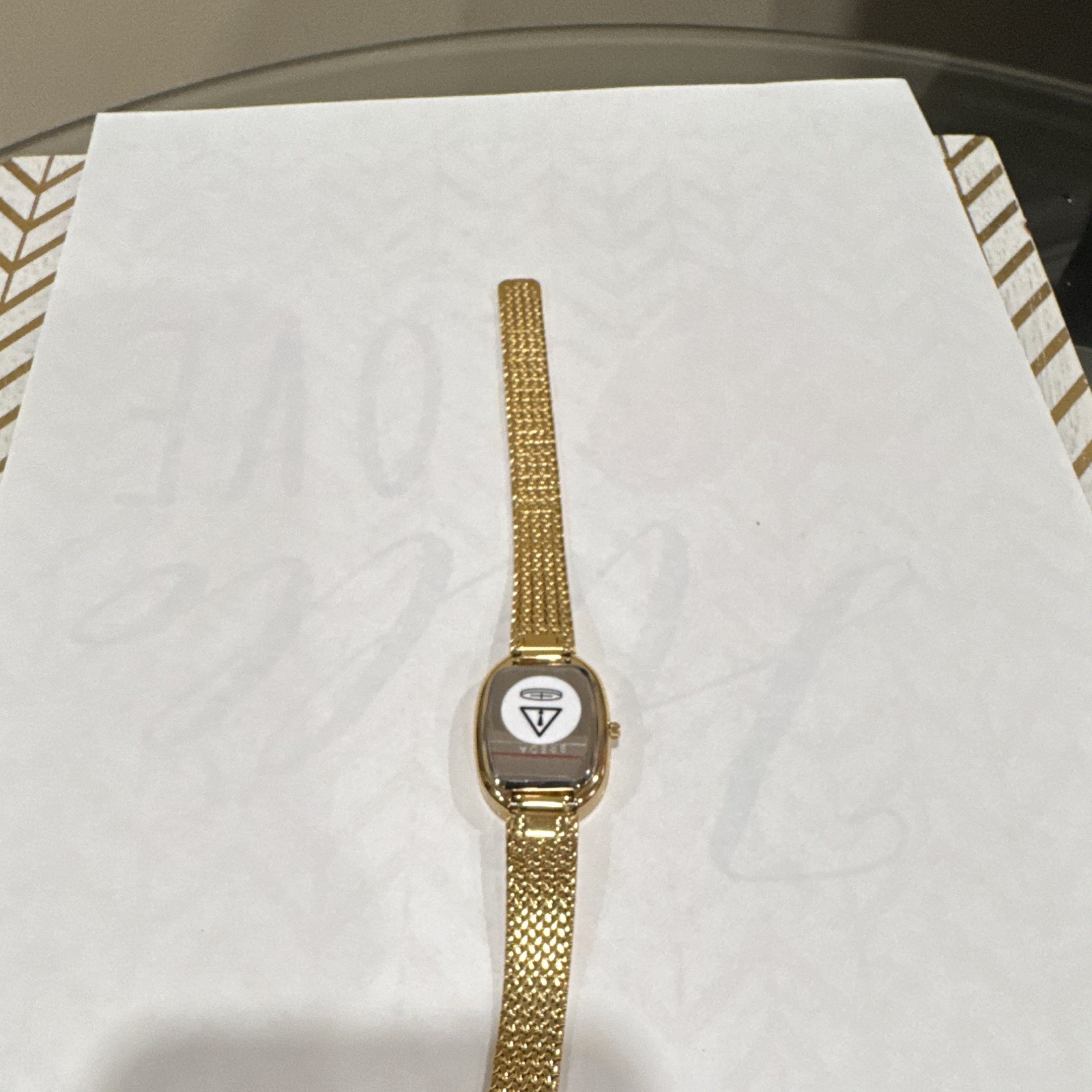 Gucci Women’s Quartz Dress Watch White Dial Gold Tone Cushion Bracelet 25mm