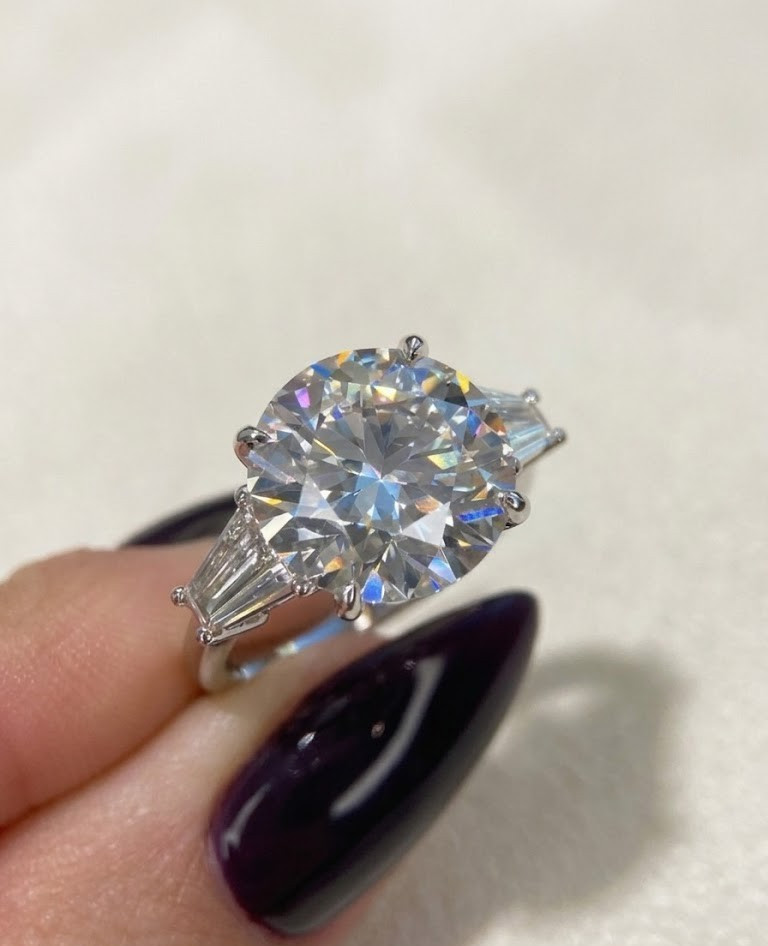 Lab Grown 6.80 Carat Round Cut E/VS1 Diamond Engagement Ring 14k White Gold IGI