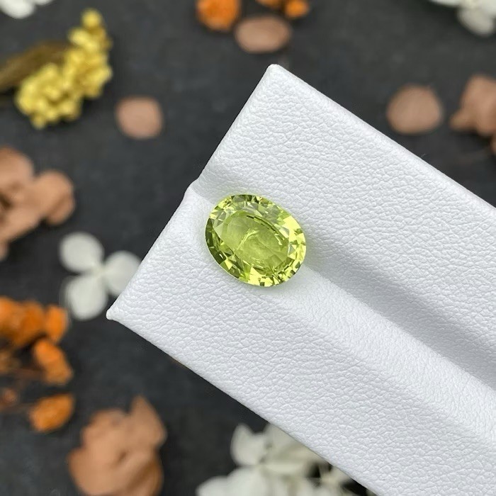 Moderate Yellowish Green Chrysoberyl 3.49ct – 11x9mm (CB0026)