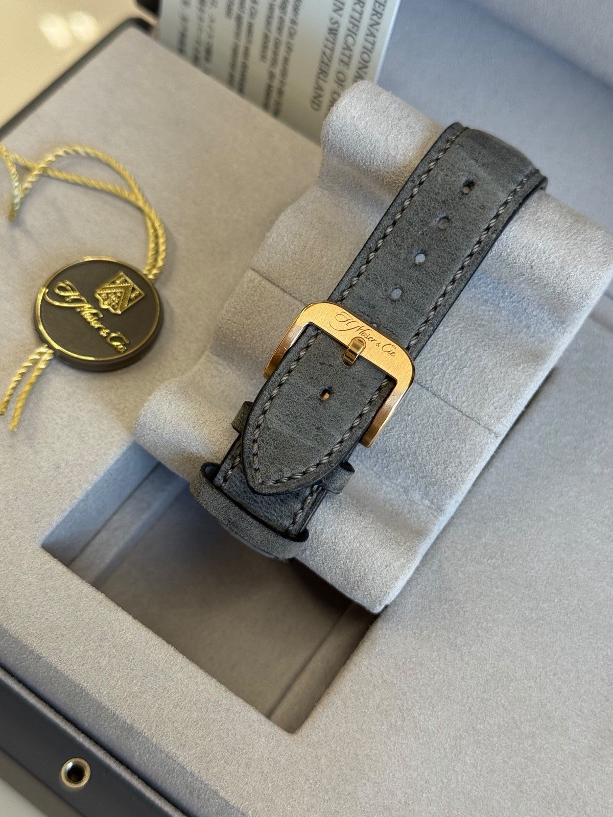 H.Moser & Cie. Endeavour Centre Seconds Vantablack Red Gold Watch