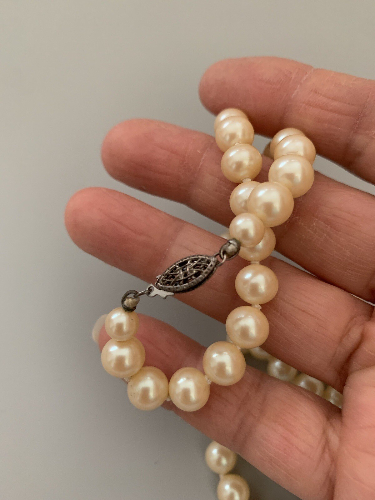 Vintage Faux Ivory Pearl Single Strand Necklace Approx 20” In Length Knotted