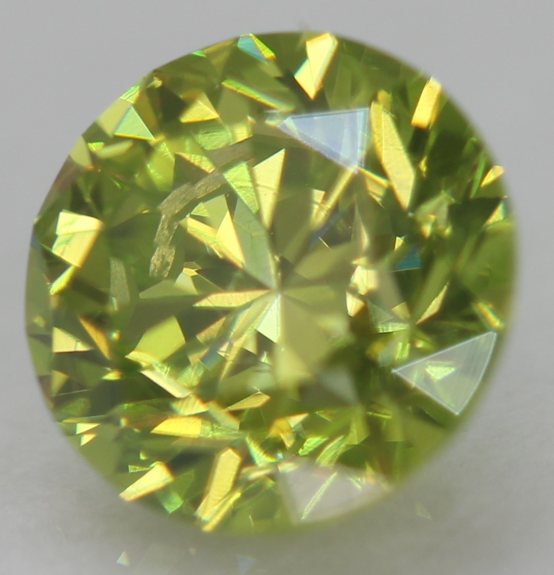 Cert 0.57 Carat Vivid Green VVS1 Round Brilliant Natural Enhanced Diamond 5.23mm