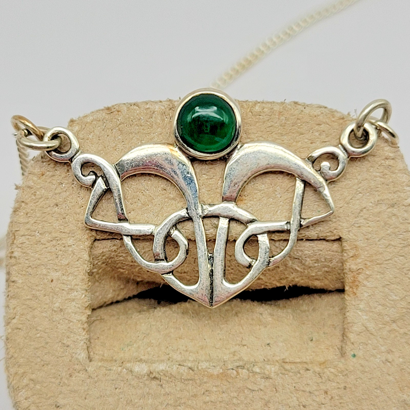 Sterling Silver Green Agate Celtic Knot Pendant Curb Chain Necklace ~16.5″-17.5″