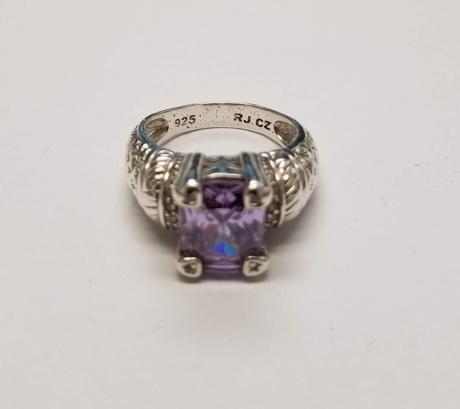 .925 STERLING SILVER RING WITH EMERALD CUT LAVENDER STONE SZ 8 8.6 GR. #5741