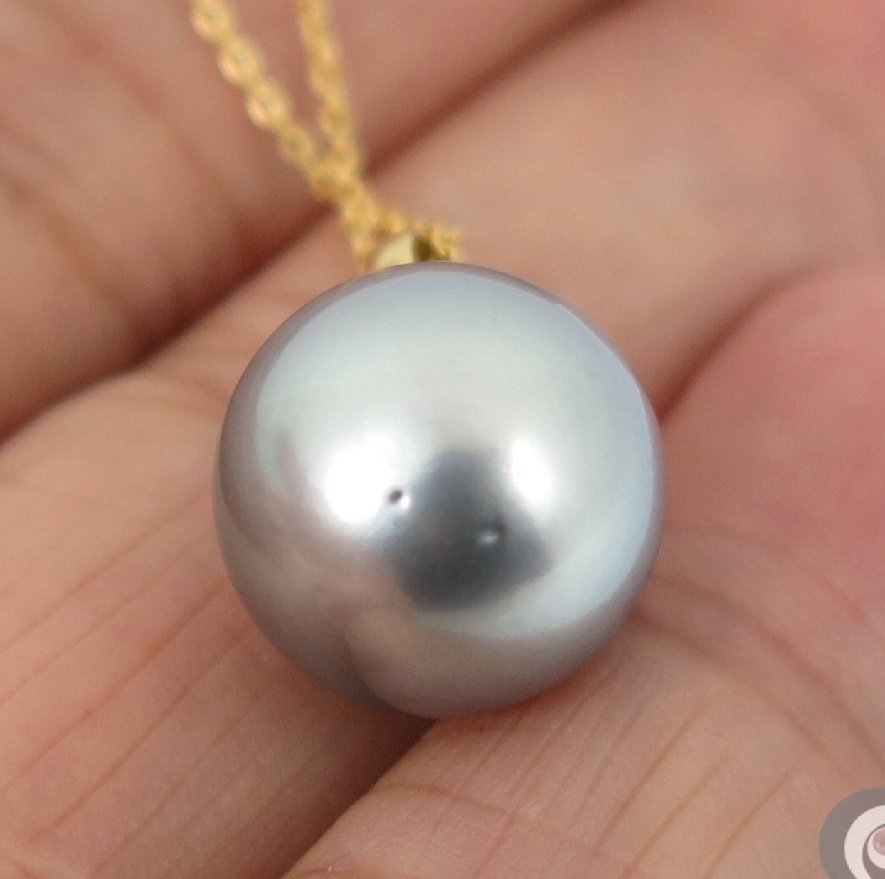 13.7mm Mirror Luster Tahitian Pearl Pendant, 18K Solid Gold with Diamonds #P5819