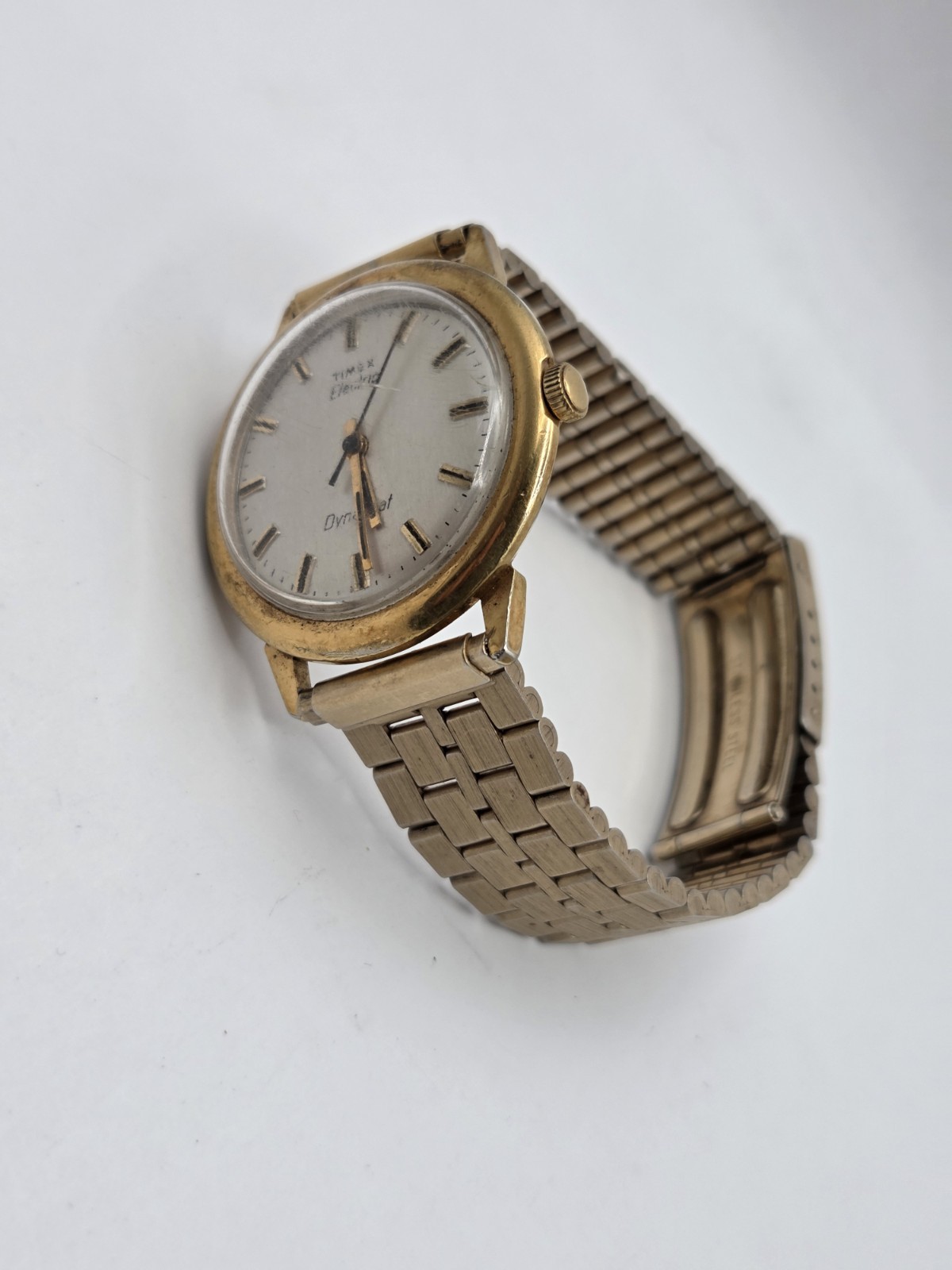 VINTAGE RUNNING TIMEX ELECTRIC DYNABEAT 36mm WATCH GOLD TONE BRUSHED SILVER DIAL