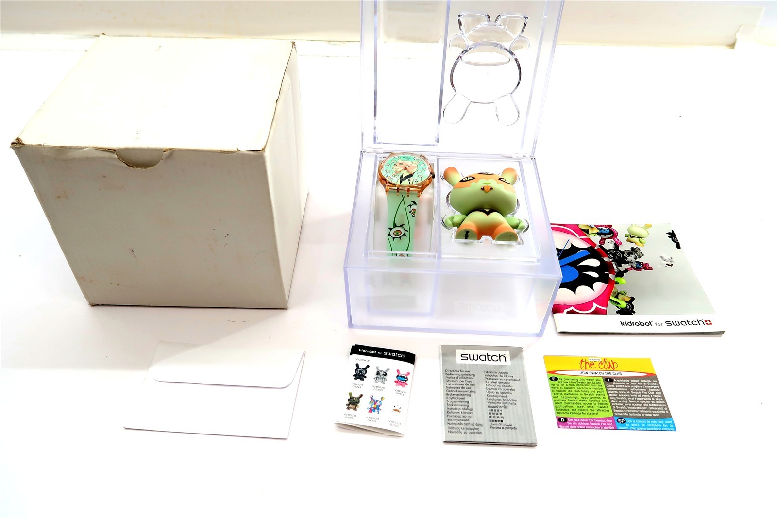 NEW Swatch KidRobot Watch THE EYES ARE WATCHING GP132 w/ Box, Case & Papers 2010
