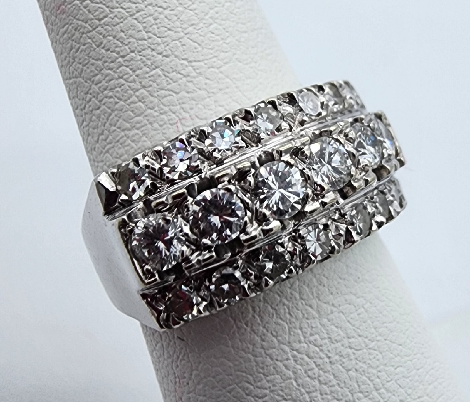 14k .585 White Gold Diamond 1.04 ctw 3 Row Ring Sz 5.25 Ring Au 2357