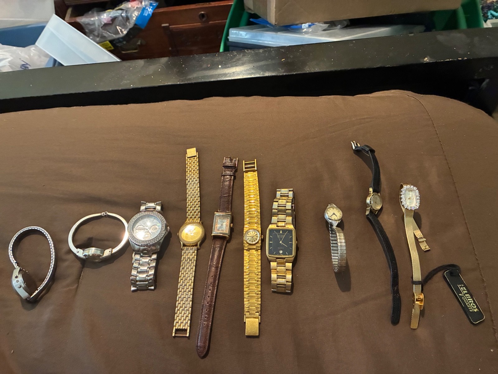 10 vintage watches not working or need batteries