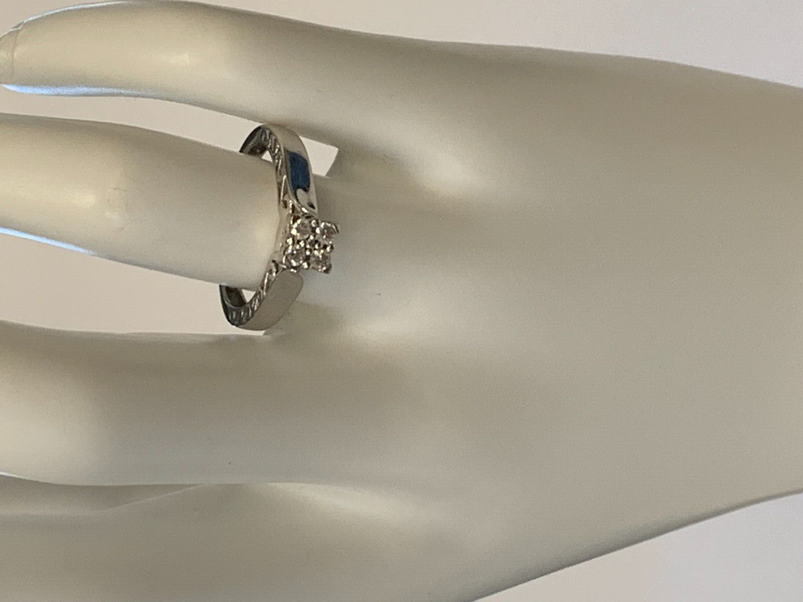 KEEPSAKE 10K WHITE GOLD ENGAGEMENT RING ESTATE