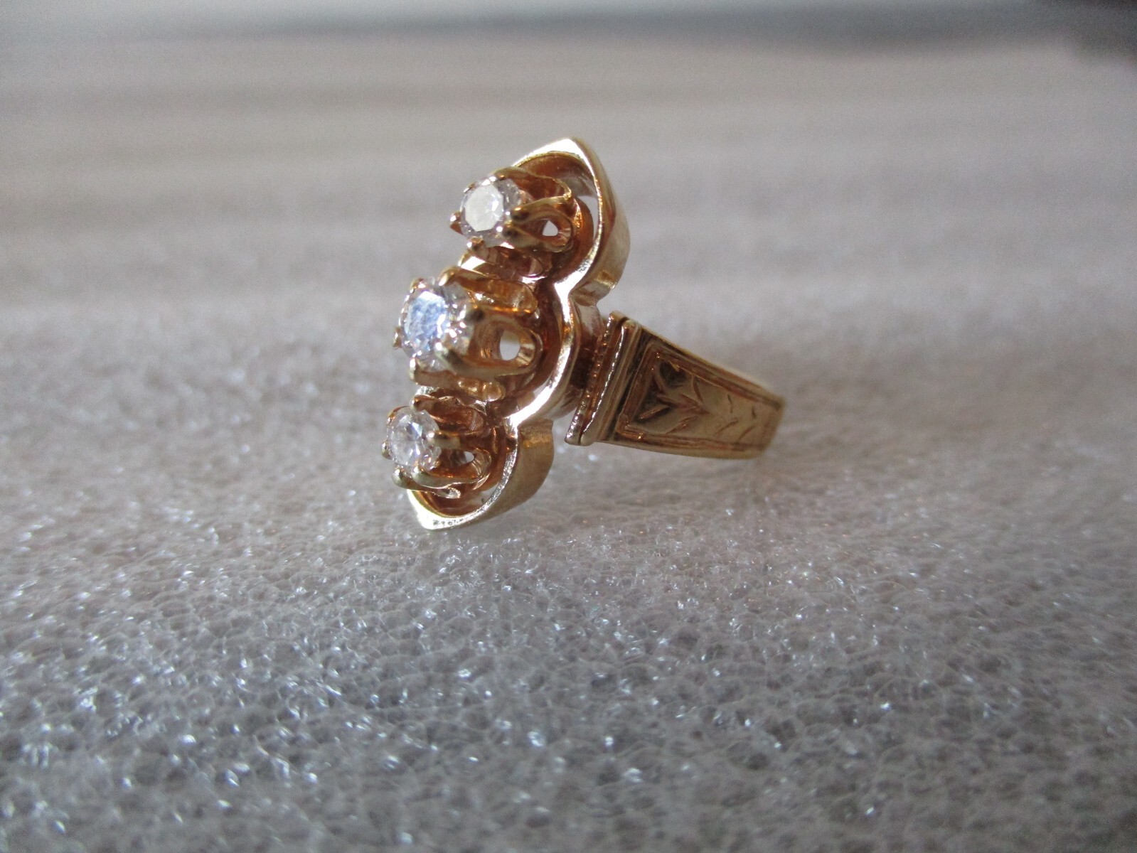 VTG 14K YELLOW GOLD (.30ct APPOX) DIAMOND RING 3 VERTICAL BUTTERCUP SZ 5.5/5.43g