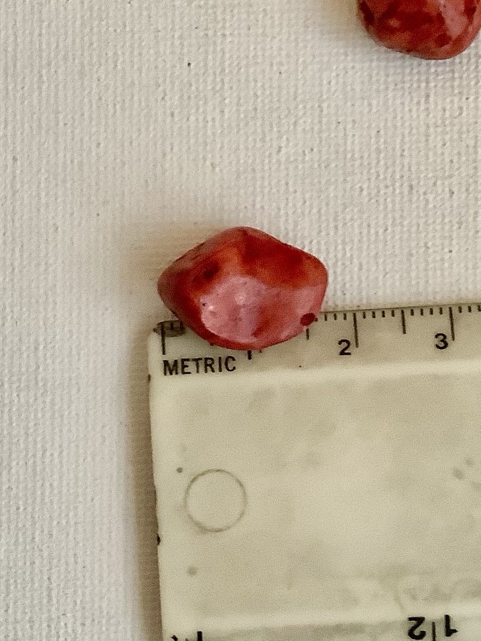 Dyed magnesite, 20 pieces red, 6 pieces pink, approx 20mm, loose stones