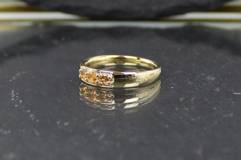 Mandarin Garnet Gold Ring in 375 Yellow Gold, 9 Carat